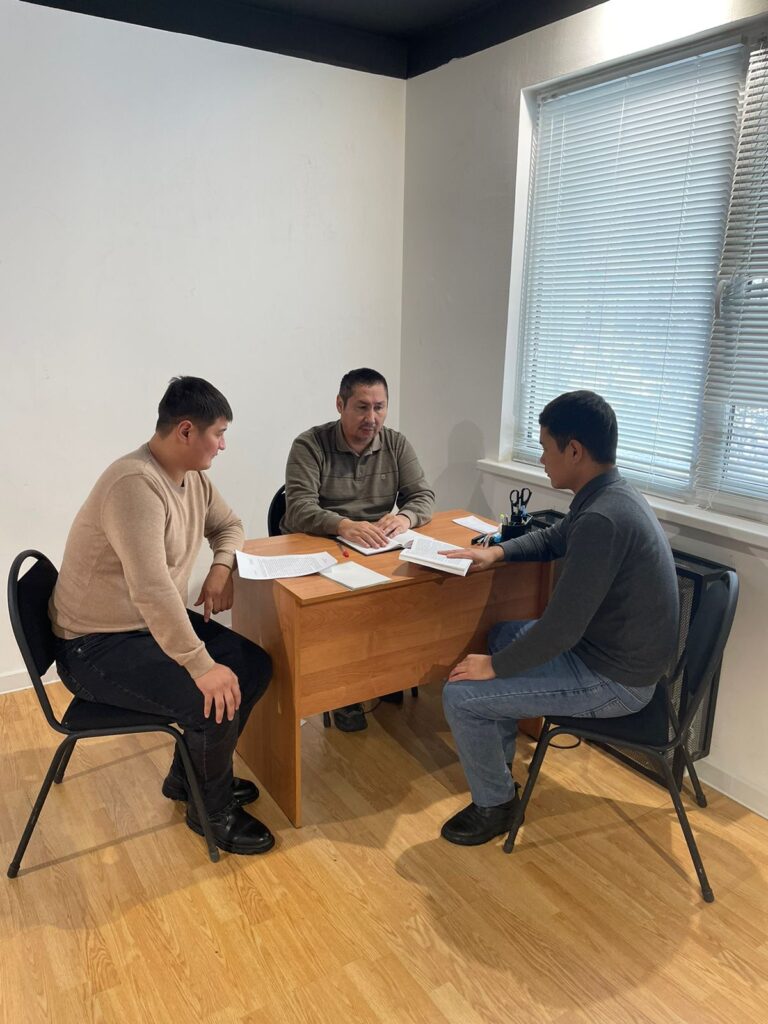 Инспекторы группы теологической реабилитационной работы учреждения №2 проходят курсы обучения у профессиональных теологов ОФ «Акниет»