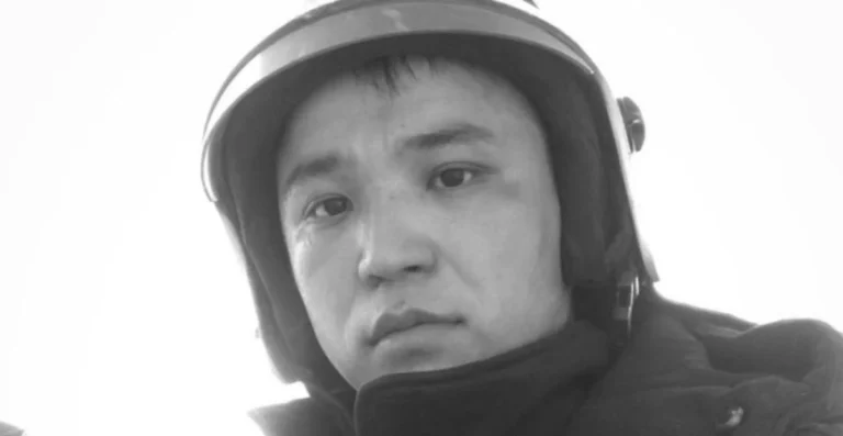 AlmaU батыр Асқар Забикулиннің жарына грант тағайындады