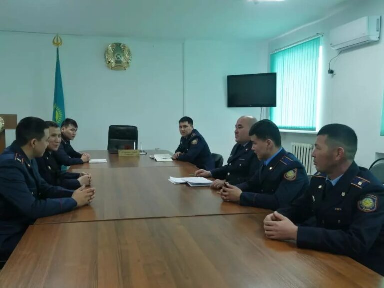 Мекемеде бақылаушы қызметкерлермен жиын өтті