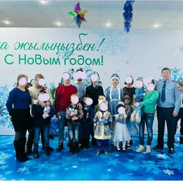 Осужденные состоящие на учете, пришли с детьми на городскую елку