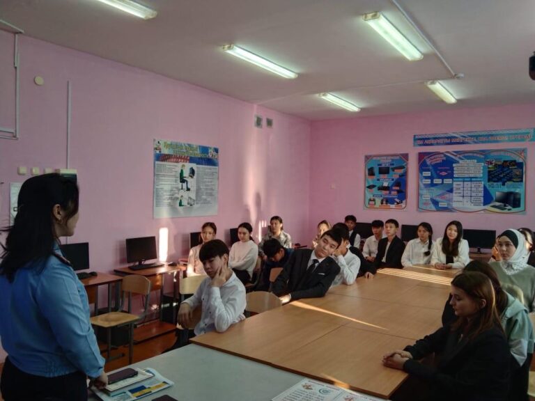 Круглеозерное ауылдық жалпы орта білім беретін мектебінің оқушыларымен БҚО бойынша ҚАЖД Орал қалалық пробация қызметі кездесу өткізді