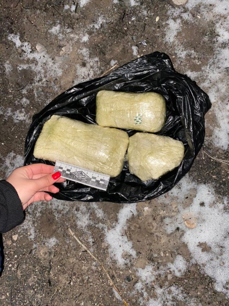 Телефоны пытались перебросить в колонию Алматинской области