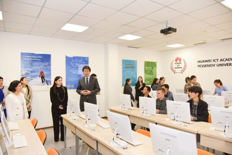 25 Академий: как Huawei готовит казахстанские ИКТ-кадры