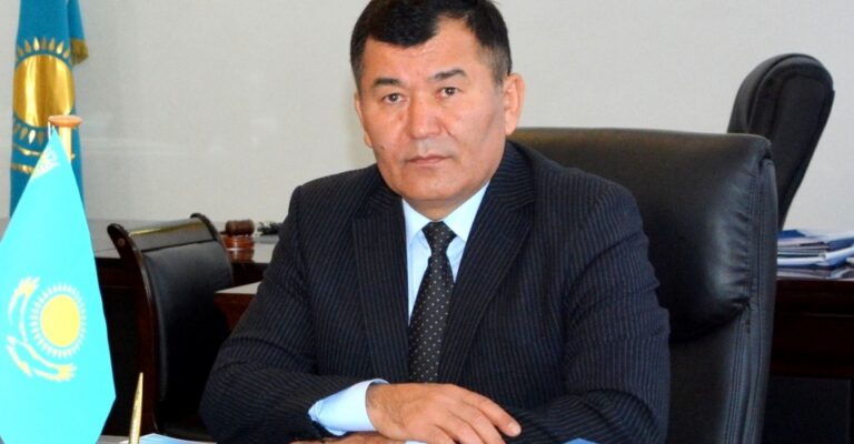 Досжан ӘМІР, Қазақстан Республикасы Жоғарғы Сотының судьясы: «АТА ЗАҢНЫҢ МЕМЛЕКЕТТІК ТІЛГЕ ҚАТЫСТЫ БАБЫН ДҰРЫС ҚОЛДАНБАЙ ЖҮРМІЗ»