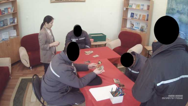 ҚАЖ мекемелерінде сотталғандарға психологиялық көмек берудің тиімді әдістері қарастырылады