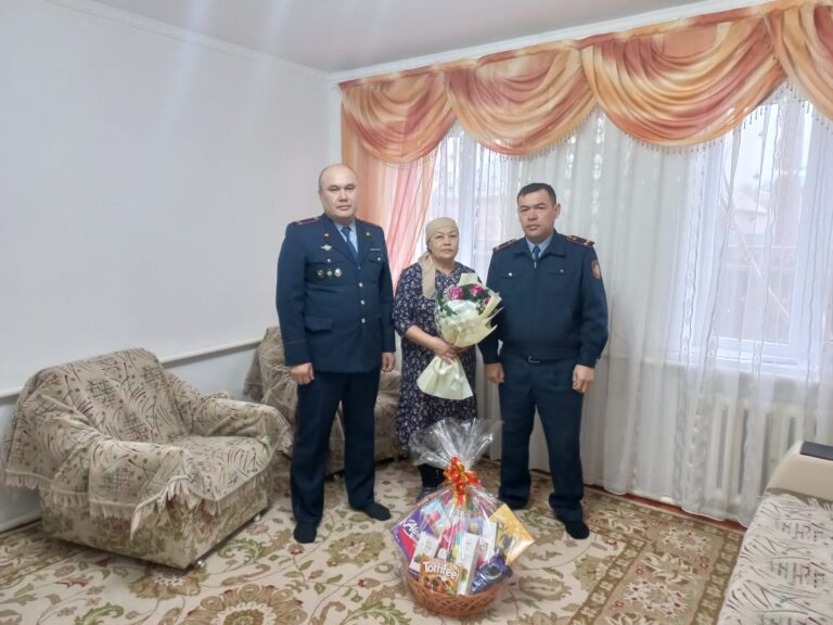 Ерлікпен қаза тапқан қызметкердің жұбайын Жаңа жыл мерекесімен құттықтады   