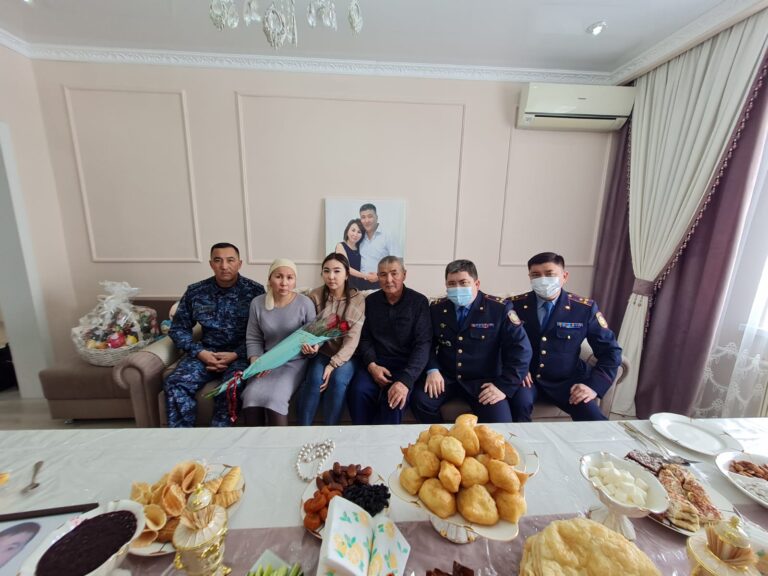 ҚАЖД басшылығы қаза болған қызметкердің отбасына барды