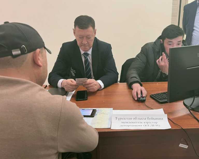 Түркістан облысында алғашқы шетелдік көлік 2 сағат ішінде тіркелді