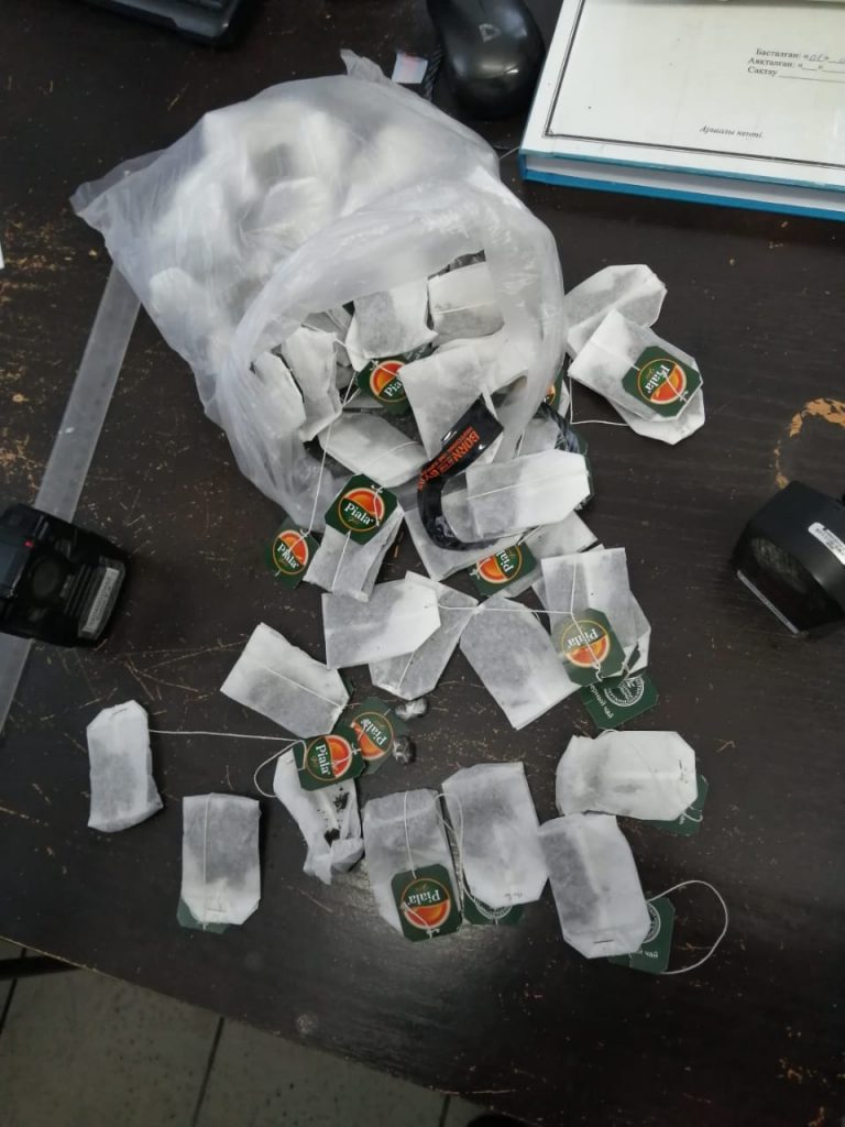 Более 7 грамм смолы каннабиса пытались пронести в столичную колонию