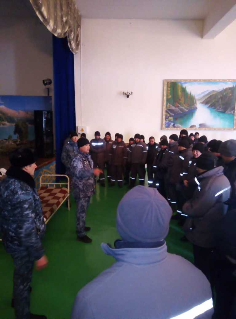 Алматы облысының ҚАЖ қызметкерлері сотталғандарға практикалық сабақтар өткізуде