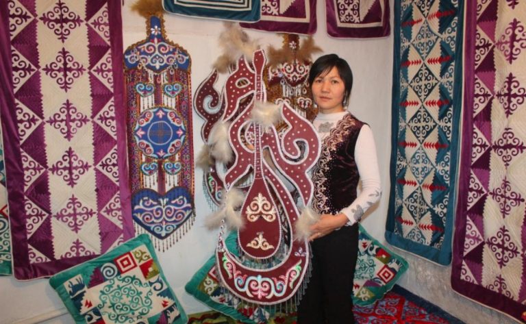 Жетісу өңірінде ұлттық өнерді кәсібіне айналдырған қыз-келіншектер аз емес