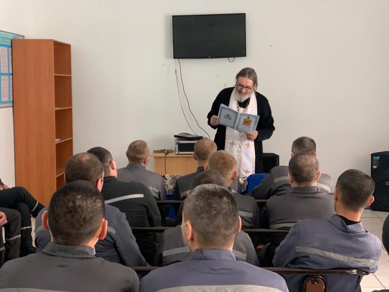 Учреждение №64 посетил священнослужитель РПЦ
