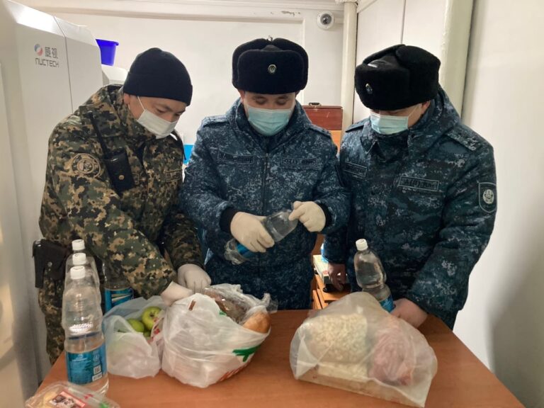 Алкоголь под видом газировки пытались пронести в колонию максимальной безопасности по области Абай
