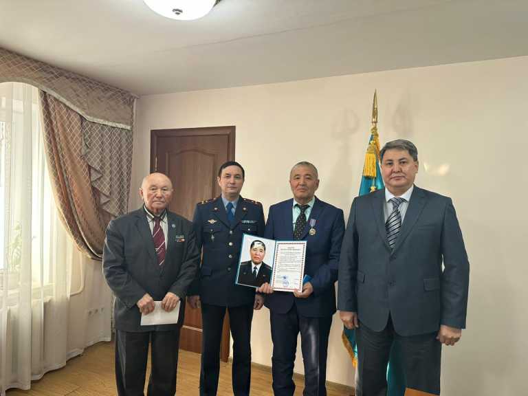 Ветерана УИС поздравили с юбилеем в Астане