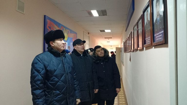 Для депутатов и представителей партий провели экскурсию в мужскую колонию СКО