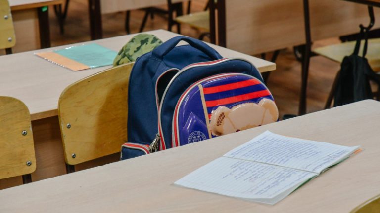 Оқушыларға мектепке ұялы телефон әкелуге бола ма?