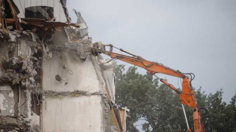 Ерболат Досаев Алматыдағы ескі үйлерді бұзу туралы айтты