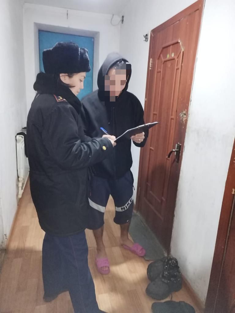 Служба пробации района Алматы города Актобе проверили около 200 подотчетных осужденных по месту жительства