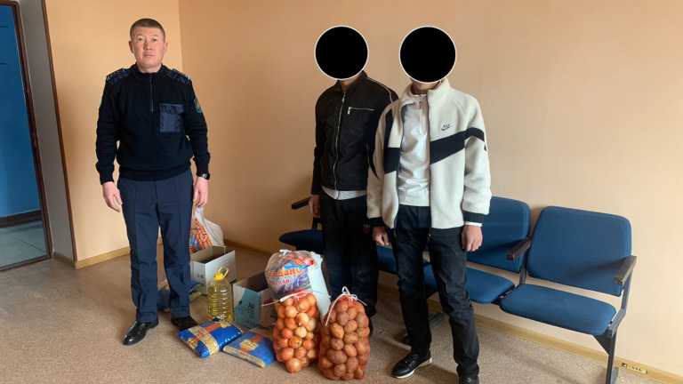 Екі жағдайы төмен отбасыға сотталған жеке кәсіпкер қайрымдылық жасады