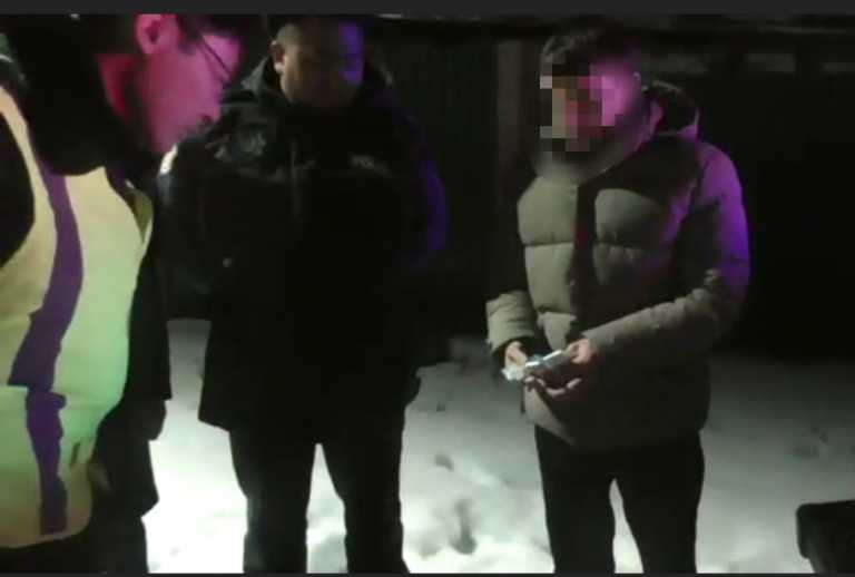 Түркістан облысының полицейлері 1 күнде екі ер адамнан марихуана тәркіледі