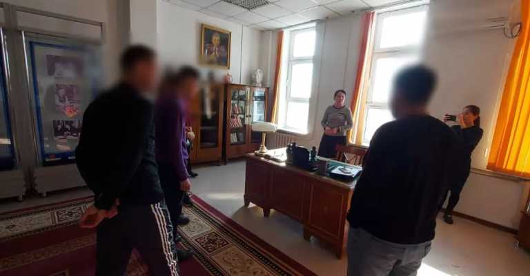 Пробация есебіндегі сотталғандар кітап көрмесіне барды