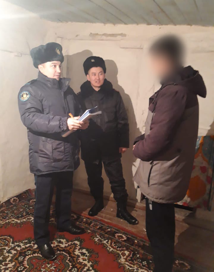 Тасқала ауданының пробация қызметінің есебінде тұратын азаматтар түнгі уақытта тексерілді