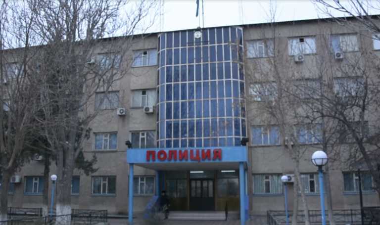 Полицейлер тұрғынның ұялы телефонын тартып алған күдіктіні анықтады