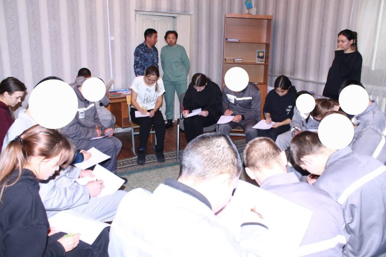 Психолог мамандар мекемеге келді