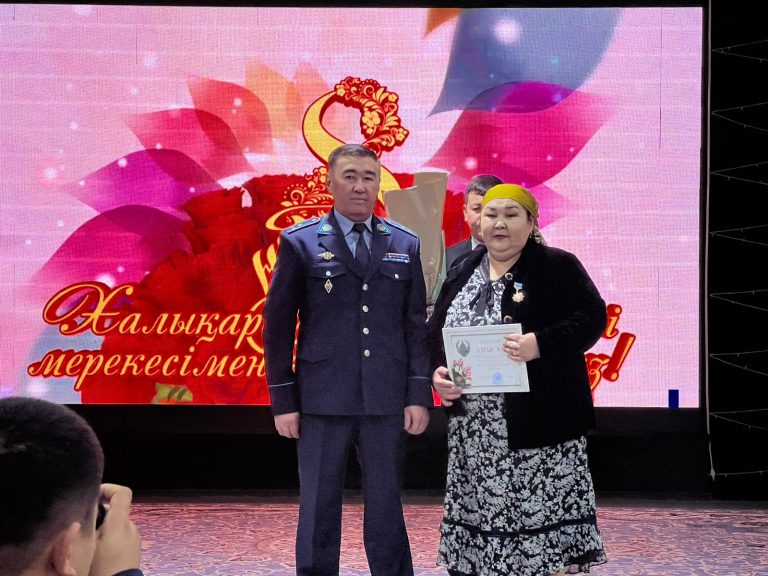 Жетісайда «Үздік офицердің анасы» төсбелгісін 30-дан астам ақжаулықты ана иеленді