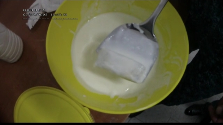 Қатық ішінен телефон шықты