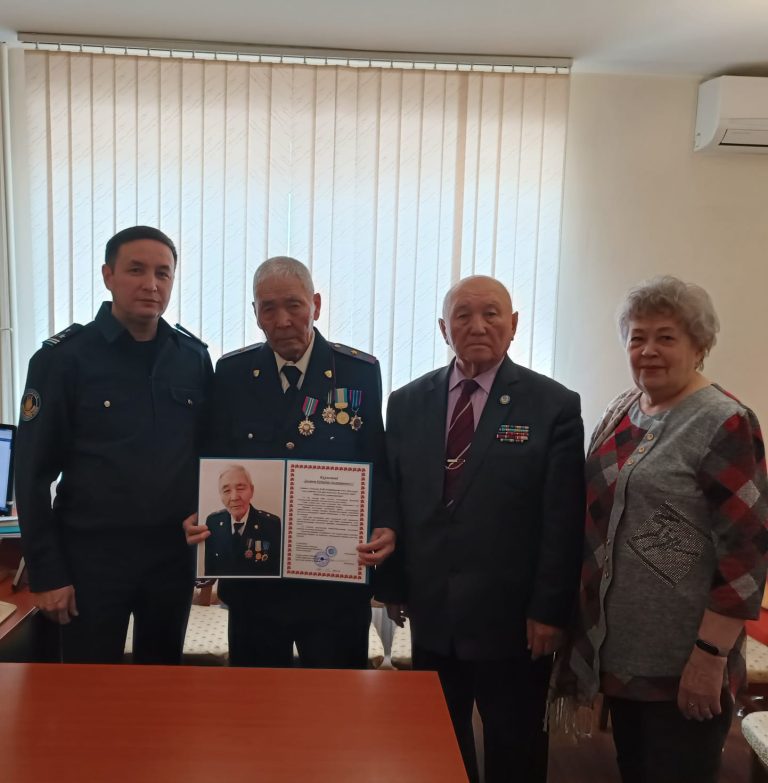 Ветерана УИС поздравили с юбилеем в Астане