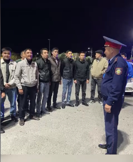 Кентаулық полицейлер «Түнгі қаладағы балалар» шарасын өткізуде