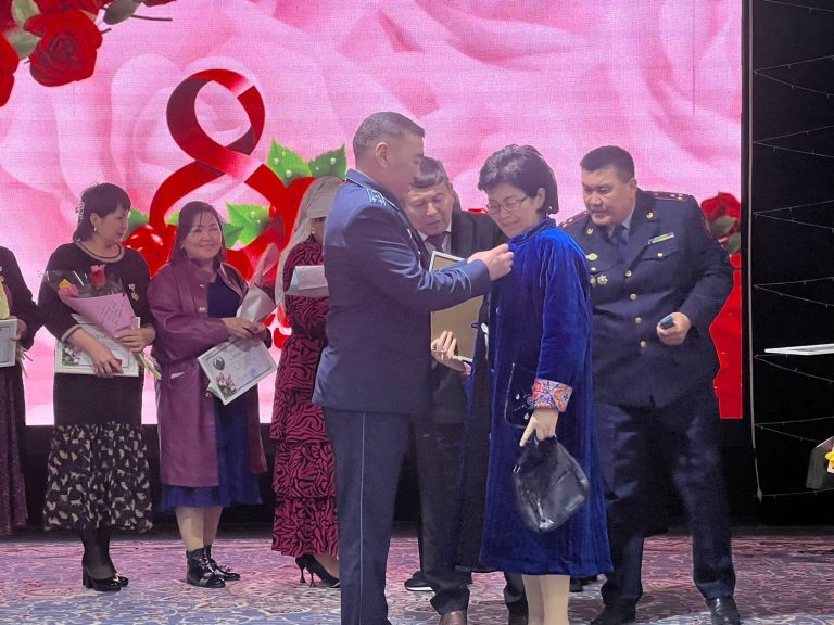 Жетісайда «Үздік офицердің анасы» төсбелгісін 30-дан астам ақжаулықты ана иеленді