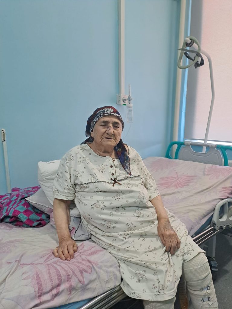 В Алматы травматологи ГКБ №7 успешно прооперировали 105-летнюю долгожительницу