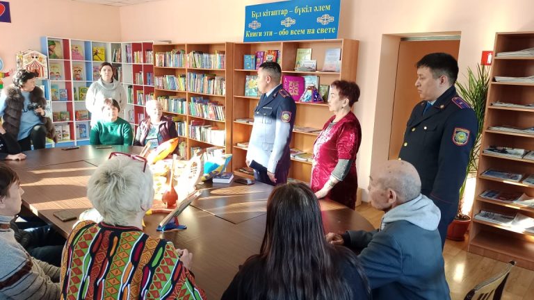 Сотрудники колонии передали в дар уникальные подарки для особенных читателей ВКО