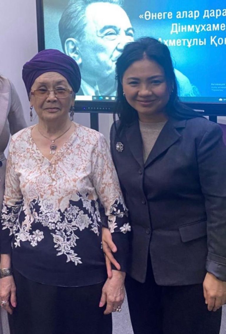 Мемлекеттік қызметшілердің моральдық-әдептік құндылықтарын дамыту