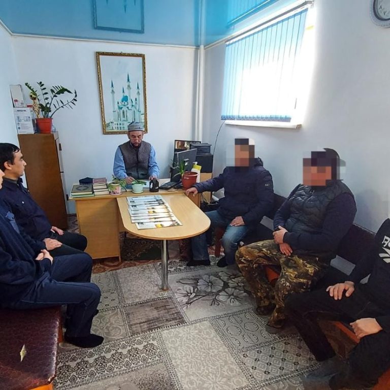 Еесепте тұрған сотталғандар арасында Бөкей ордасы ауданының мешіті имамымен бірлесіп дөнгелек үстел өткізілді