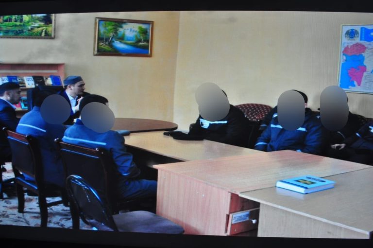 Республикалық ақпараттық түсіндіру тобының мүшесі оқшауланған аймақтағы сотталғандармен кездесті