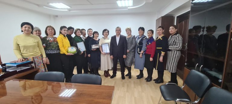 Әлемнің мәні — әйелде!