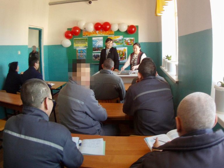 Қызылорда облысы бойынша ҚАЖ департаментінің №60 мекемесінде кешкі мектепте білім беретін ұстаздар жазасын өтеп жатқан азаматтарды наурыз мерекесімен құттықтады