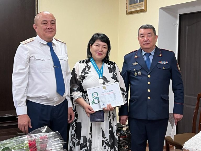 Келестік көпбалалы сақшы аруға күміс алқа табыс етілді