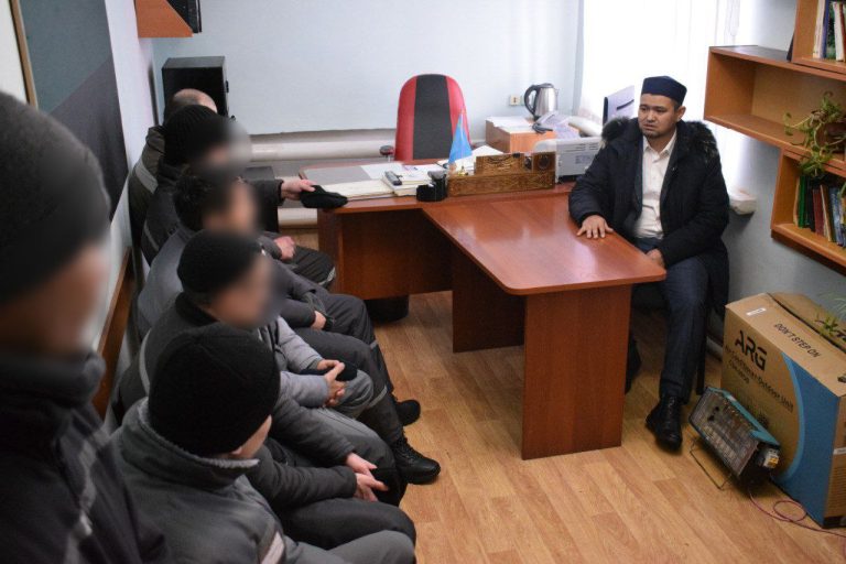 Дін өкілдерімен кездесу