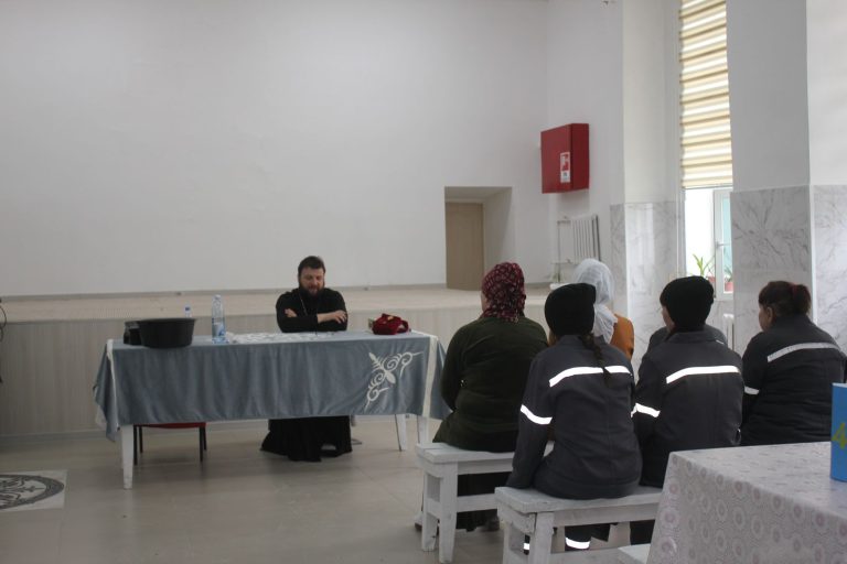 В преддверии Православного праздника Пасха теологами учреждения №79 ДУИС по Атырауской области был приглашён священник