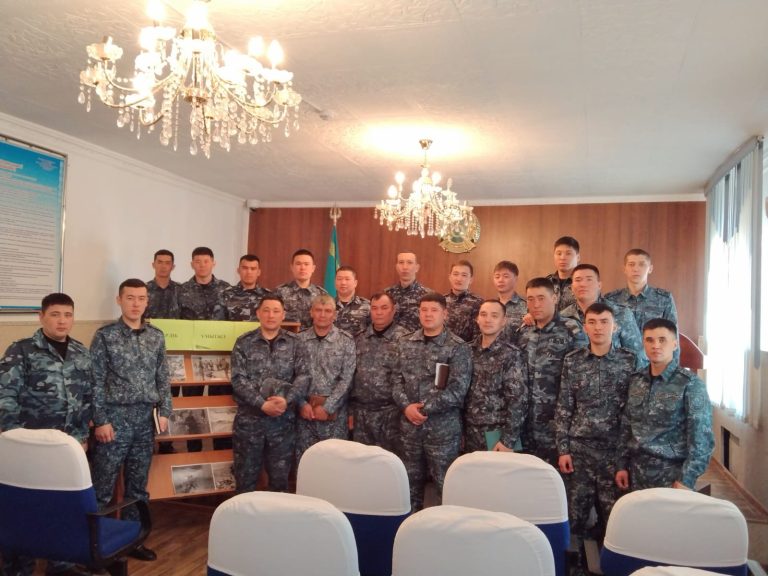 Жеке құрам тәжік-ауған шекарасын күзеткен азаматпен кездесті