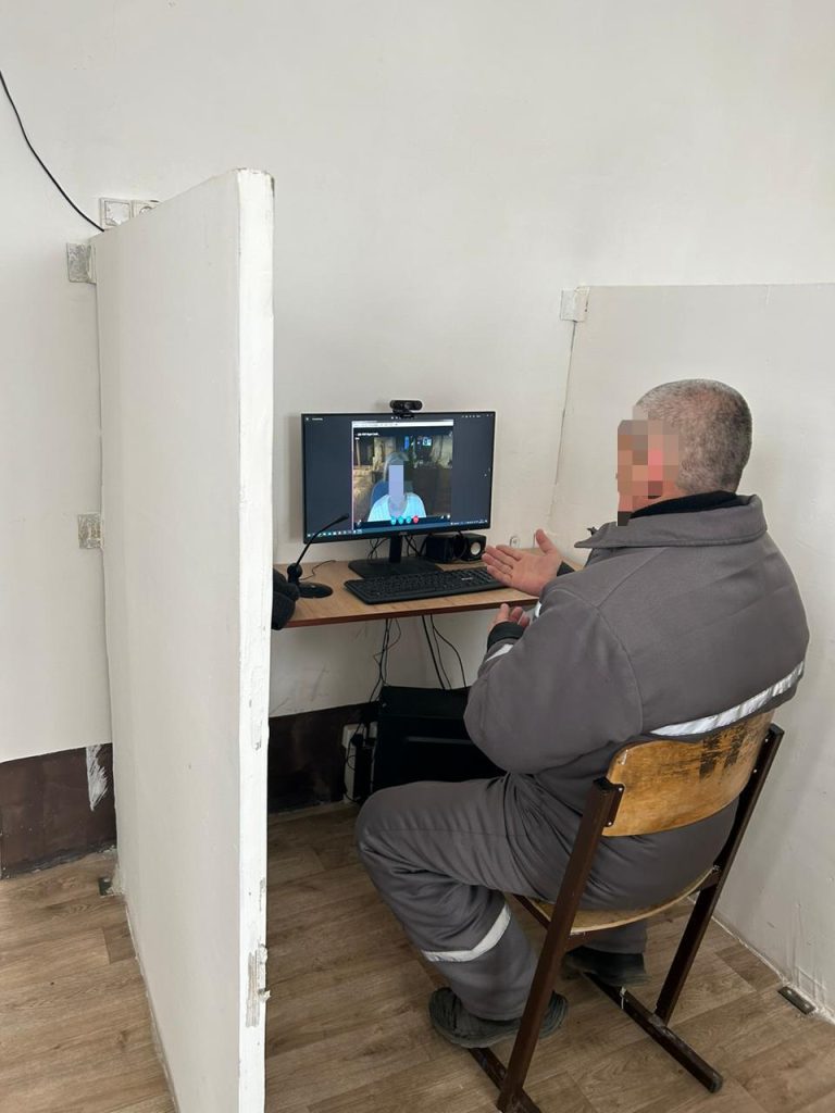 Осужденному столичной колонии предоставили возможность общения с родными по видеозвонку