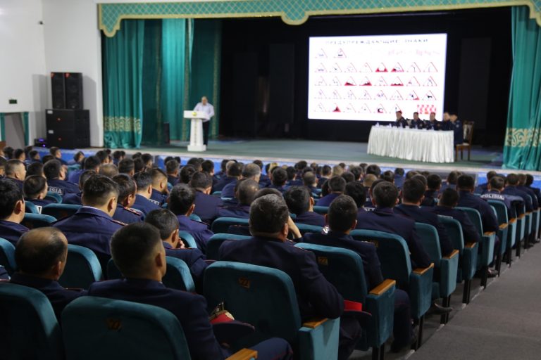 Түркістан облысының полицейлеріне ІІМ өкілдерінің қатысуымен жиналыс өткізілді