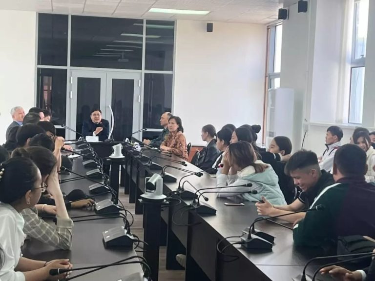 «Жастардың бойында рухани құндылықтарды қалыптастыру мәселелері» тақырыбында дөңгелек үстел өтті