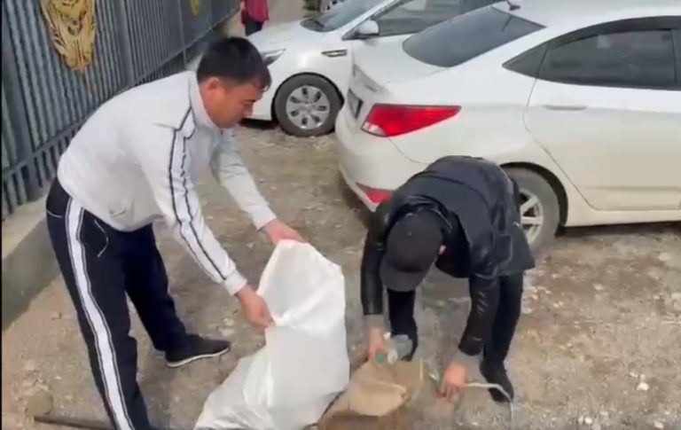 Түркістандық полицейлер сенбілікке шықты