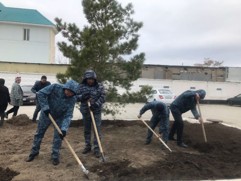 В ДУИС Актюбинской области проведен субботник по уборке прилегаюшей территории