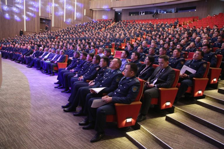 Облыстың бас полицейі жеке құрам үшін ерекше форматта өте маңызды кездесу ұйымдастырды